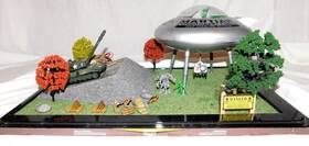 279-8287 Menards War Of The Worlds Army Vs. Ufo Aliens Flying Saucer Jeep Ogauge