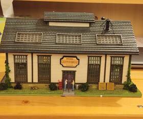 6292 Menards Ho Old Wood 2-stall Engine House #6292 Built Lighted O/b Power Pack 6292 Menards Ho Old Wood 2-stall Engine House #6292 Built Lighted O/b Power Pack