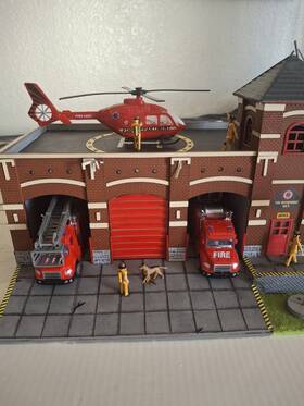Menards 889064907490 Lighted O Gauge Fire Station With Operating Helicopter No Box