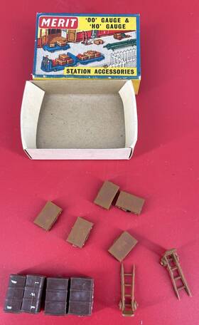 5062 Merit Vintage Railway Station Accessories Baggage 11 Pieces 00 And Ho Gauge