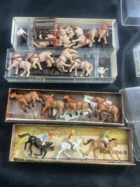 1006b Merten Ho Scale - 3 2426 Team Of Horses With Harnesses 1 Jockeys Mounted