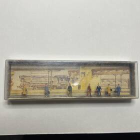 N812 Merten N Scale Figures Men Passengers
