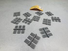 80-144 Micro Engineering Company Used N Scale Pallets 72 Pcs Read Description