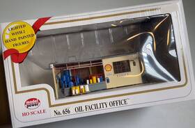 Model Power 037135003101 Oil Facility #656 - Ho Scale
