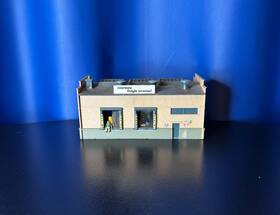 Model Power 037135004115 Vintage Ho Scale Interstate Freight Terminal For Train Layouts - Assembled