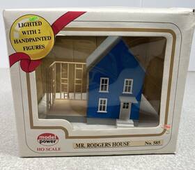 Model Power 037135005853 Mr Rodgers House #585 Lighted Assembled Building Ho Scale In Box