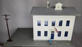 Model Power 037135006843 684 Ho Scale Embassy Building With 1 Figure