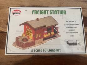Model Power 037135015760 N Scale Freight Station Building Kit 1576 New