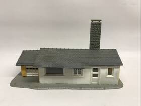 1588 Model Power N Scale Ranch House With Pool