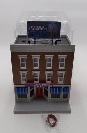 30-90624 Mth O Assembled Sleepy Joes Mattress Discounters 3-story City Building 30-90624 Mth O Assembled Sleepy Joes Mattress Discounters 3-story City Building