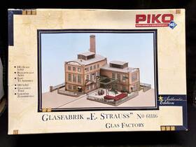 61116 Piko - E. Strauss Glass Factory/foundry Model Kit Ho Open Box Unbuilt