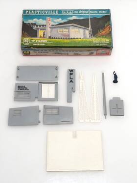 2613-100 Plasticville Vintage Ho #2613-100 Tv Station With Box