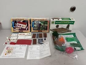 2618-100 Plasticville 3 Ho Train Scale Ranch House And Barn Building Landscaping