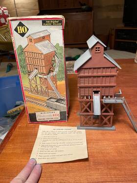 2700-129 Plasticville Vtg Coaling Station With Box U.s.a. Ho Scale Complete 2700-129 Plasticville Vtg Coaling Station With Box U.s.a. Ho Scale Complete