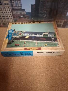2903-200 Plasticville Motel Open Box