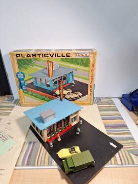 2916-200 Plasticville Ho Gauge Drive-in Hamburger Stand # With Orginal Box &