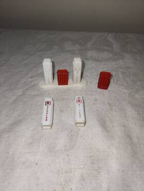 3676-100 Plasticville Vintage O Scale Gas Station Accessories Pumps Display