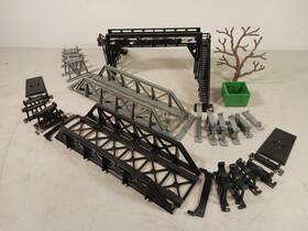 45172 Plasticville - Bachmann Pedestrian Bridge 2 Tyco Pier Bridges With Trestles And Misc. Ho Scale