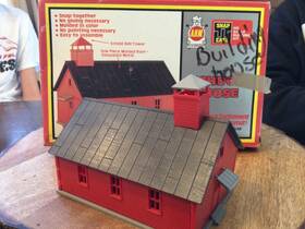 Ho-98 Plasticville Miniature U.s.a. School House Train Village Vintage