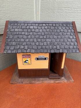 330885 Pola G Scale Restroom Shed Building
