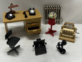 333156 Pola Model Railroad Desk And Various Office Metal Plastic Accessories