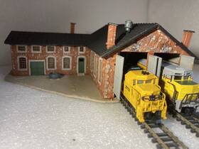 477e655r4-1 Pola N Scale Double Locomotive House