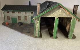 576e8r4-1 Pola N Scale Double Locomotive Shed