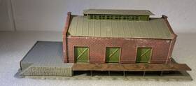 610e6r4-1 Pola N Scale Brick Warehouse With Three Sided Dock Space