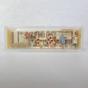 10106 Preiser 1/87 - H0 Scale 3 Artists With Nude Models Pre Painted Figure