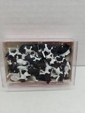 14408 Preiser Ho Scale Black/white Cows. 29 Pcs