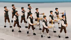 24602 Preiser Older Authentic Ho Scale Inch Bavarian Marching Band - 11 Figures #24602