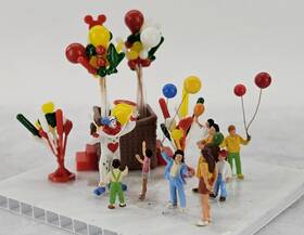 24659 Preiser Seven Authentic Ho Scale Figures Inch Circus Balloon Sales Scene #24659
