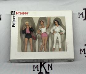 45027 Preiser Standing Teenage Girls G Scale