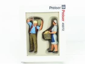 45072 Preiser G 1/22.5 Scale Farmer And Wife Figures 2-pack With Basket Sack