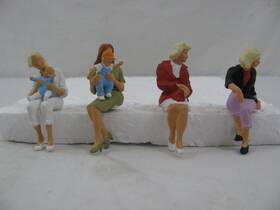 45151 Preiser G Scale Seated People Sitting Passenger Figures Set Of 4 Vg Read