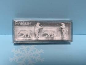 79716 Preiser N Scale Polar Bears Set -4 White In 2 Different Poses 79716 Preiser N Scale Polar Bears Set -4 White In 2 Different Poses