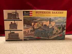T-9037 Revell 9037 398 Vintage 1961 Superior Bakery Ho Scale Plastic Model Kit T-9037 Revell 9037 398 Vintage 1961 Superior Bakery Ho Scale Plastic Model Kit
