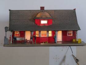 H-985 Revell Ho Small Town Station Lighted Built