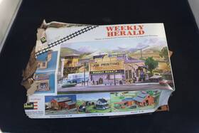 H-996 Revell Ho Scale Inch Weekly Herald Building Model Kit