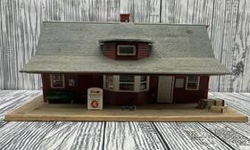 T-9001 Revell - Small Town Railroad Station Ho Scale Assembled As Shown T-9001 Revell - Small Town Railroad Station Ho Scale Assembled As Shown