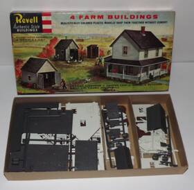 T-9003 Revell 200 Vtg Ho 4 Farm Buildings Kit T9003 Chicken Coop Garage Farm/ Out House