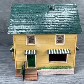T-9034 Revell 249 Ho Scale Realistic Suburban House Built Kit - Missing Details