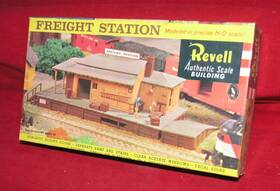 T9020 Revell 1.69 Ho Scale Freight Station Model/kit New In Box. Open Box