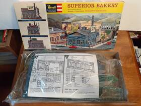 T9037-398 Revell Ho Scale Superior Bakery Model/kit #t9037-398 T9037-398 Revell Ho Scale Superior Bakery Model/kit #t9037-398