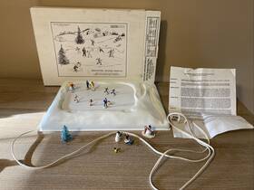1027 Ruck Engineering #1027 Miniature Animated Skater Display