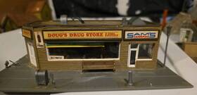 699-6017 Smallltown Usa Tyco Ho Scale Dougs Drug Store Pharmacy Sams Cameras Fully Assembled Used