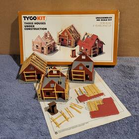 7759 Tyco Kit Three Houses Under Construction # Ho Scale Mostly Built Nice