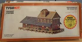 7785b Tyco 1980s #7785b Ho Scale Freight Station Kit In Original Box