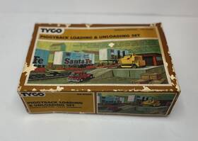 Tyco 933 1000 Ho Piggyback Loading And Unloading Platform Building With Box