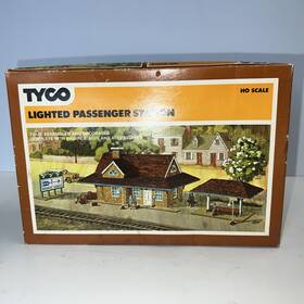 942-700 Tyco Ho Scale Lighted Passenger Station